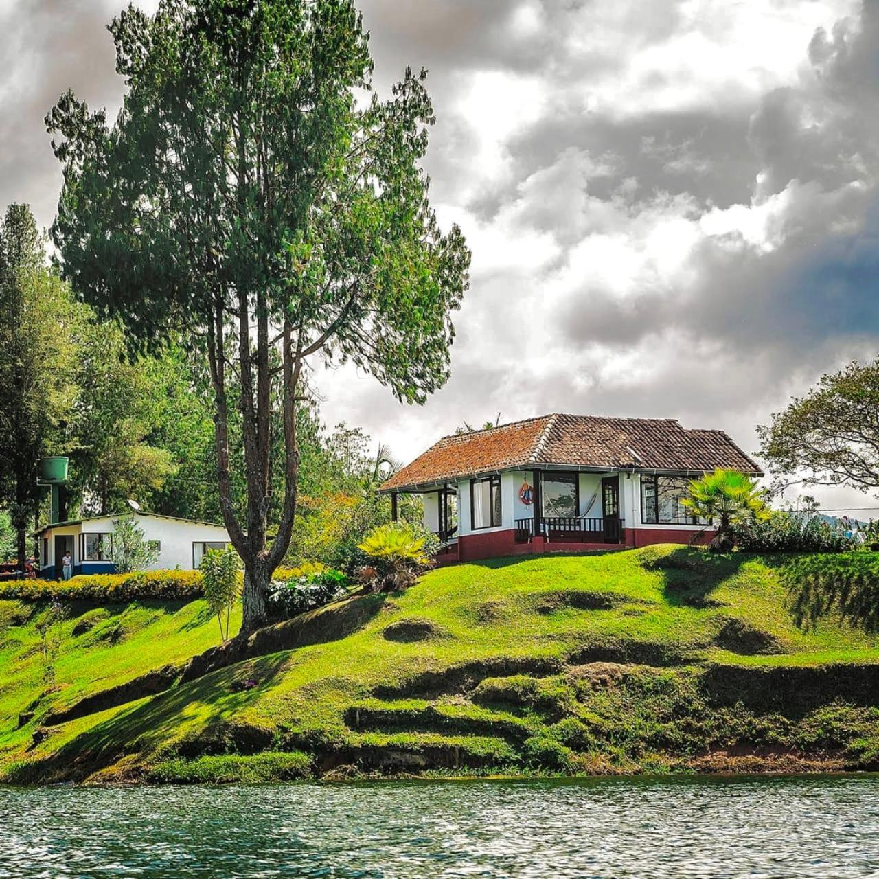 Penzion El Trebol Guatapé Exteriér fotografie