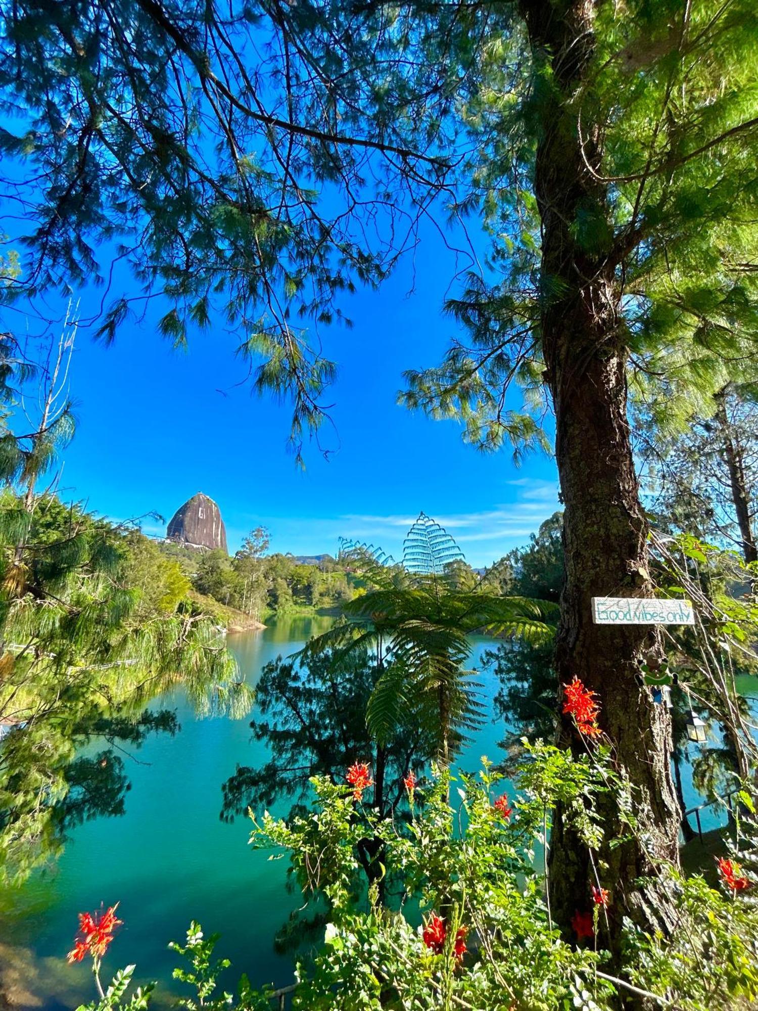 Penzion El Trebol Guatapé Exteriér fotografie